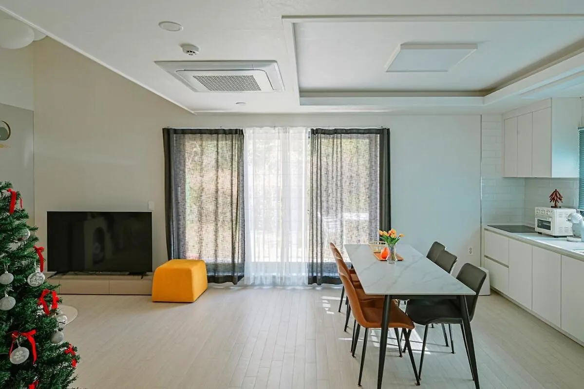 Aewol Hugh Village Jeju Holiday home